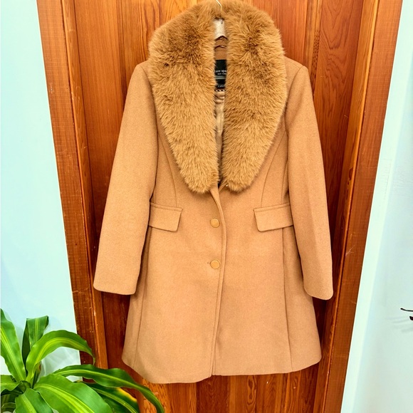 Brand new without tag - Kate Spade faux fur collared button up coat. Size medium - Picture 1 of 5